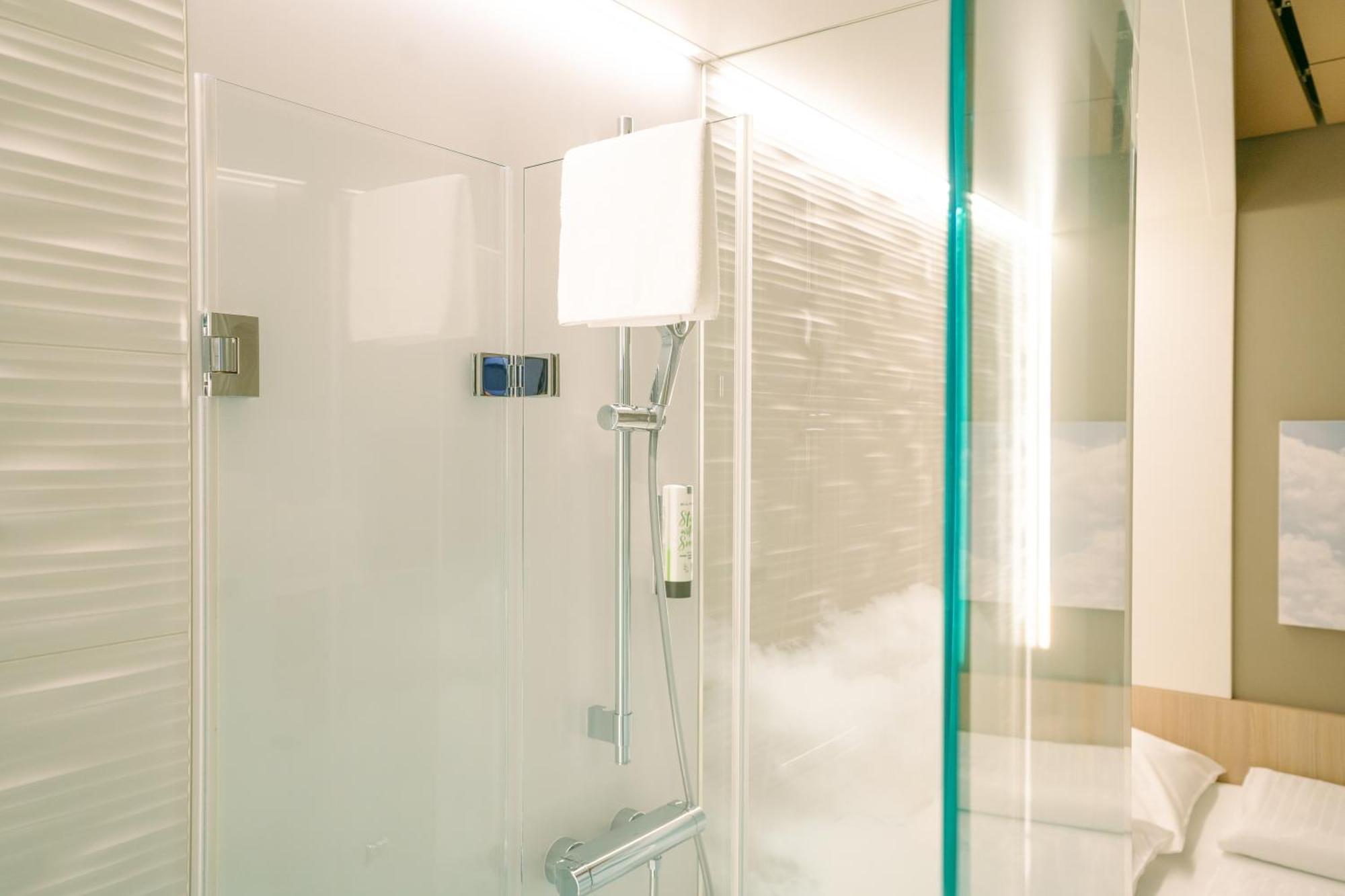 My Cloud Transit Hotel - Guests With International Flight Only! Франкфурт-на-Майне Экстерьер фото